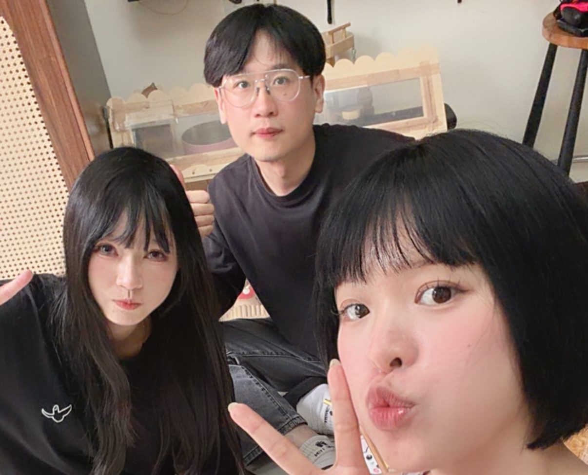 千禧年聖會的朋友們在家裡小聚